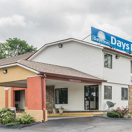 Days Inn By Wyndham Bloomington Kültér fotó