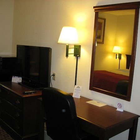 Days Inn By Wyndham Bloomington Kültér fotó