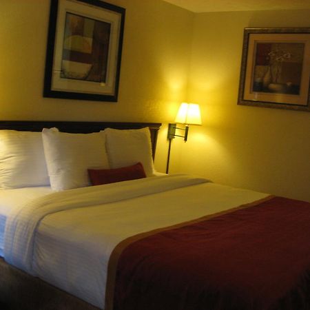 Days Inn By Wyndham Bloomington Kültér fotó