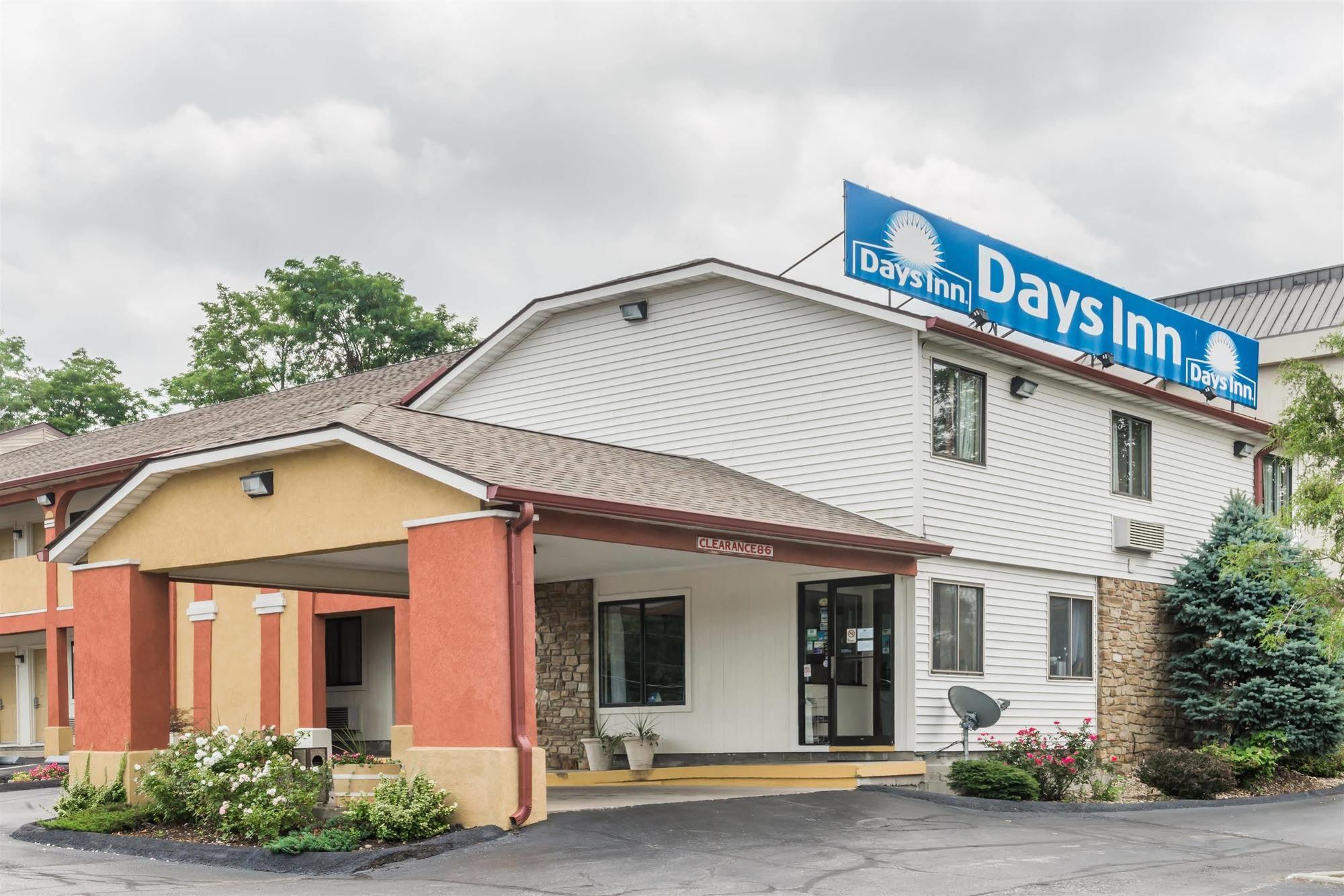 Days Inn By Wyndham Bloomington Kültér fotó