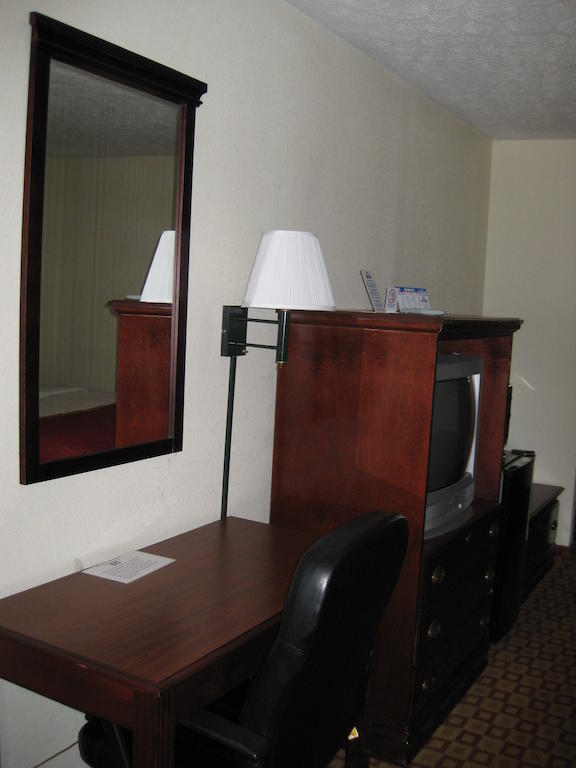 Days Inn By Wyndham Bloomington Kültér fotó
