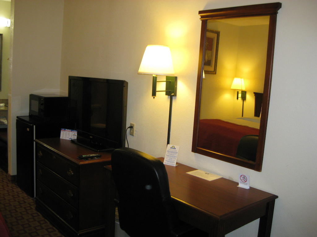 Days Inn By Wyndham Bloomington Kültér fotó